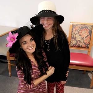 Meet your Posher, Kayla